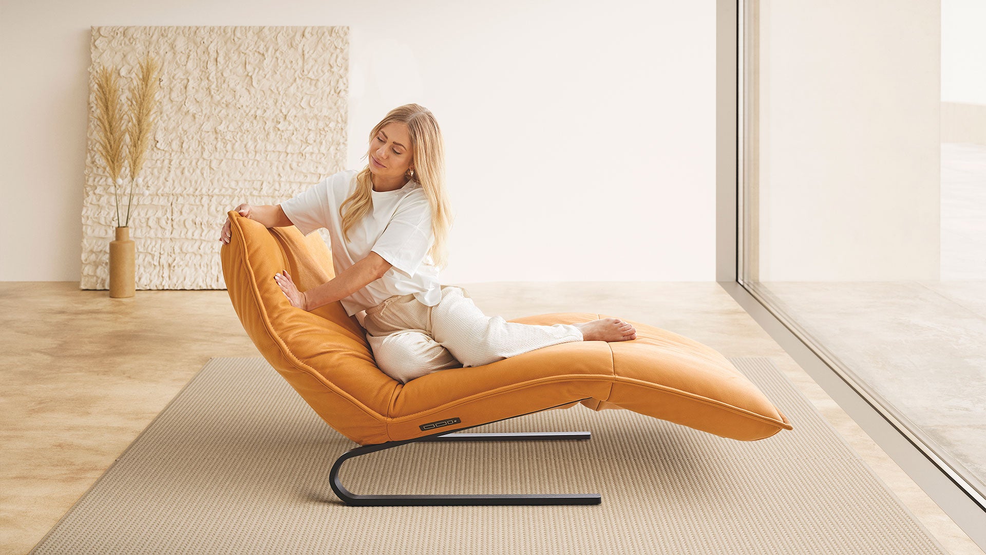 Jill Lounge Leather Chair
